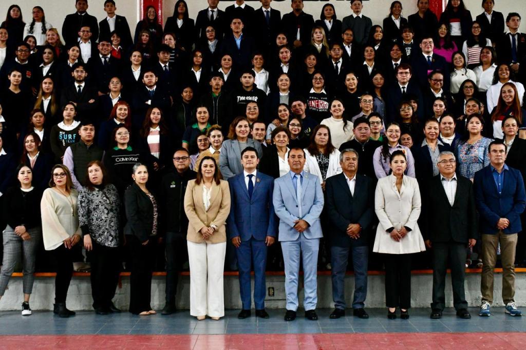 SE FORMALIZA NOMBRAMIENTO DE NUEVO DIRECTOR DE LA NORMAL DEL ESTADO