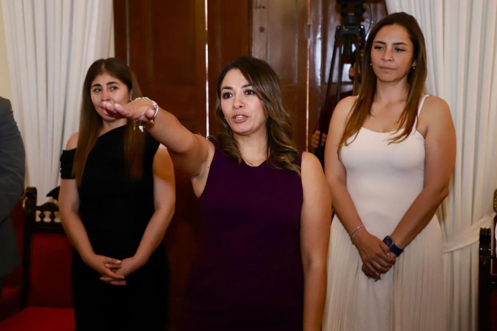 Enrique Galindo toma protesta a la nueva titular de la Coordinación Municipal de Derechos&nbsp;Humanos*