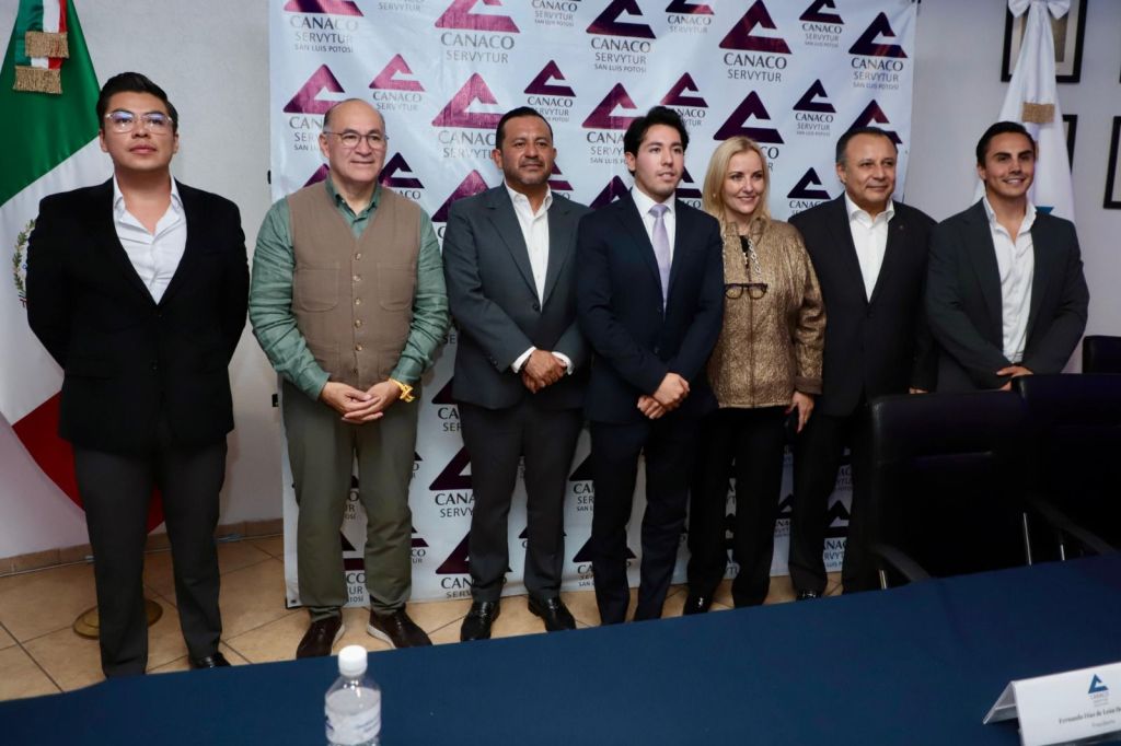 Enrique Galindo respalda a jóvenes empresarios potosinos en toma de protesta de Jóvenes&nbsp;Canaco