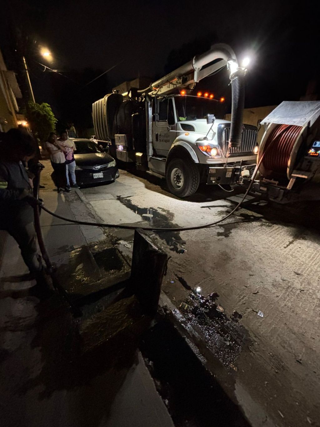 Interapas realiza desazolve nocturno en la Garita de&nbsp;Jalisco