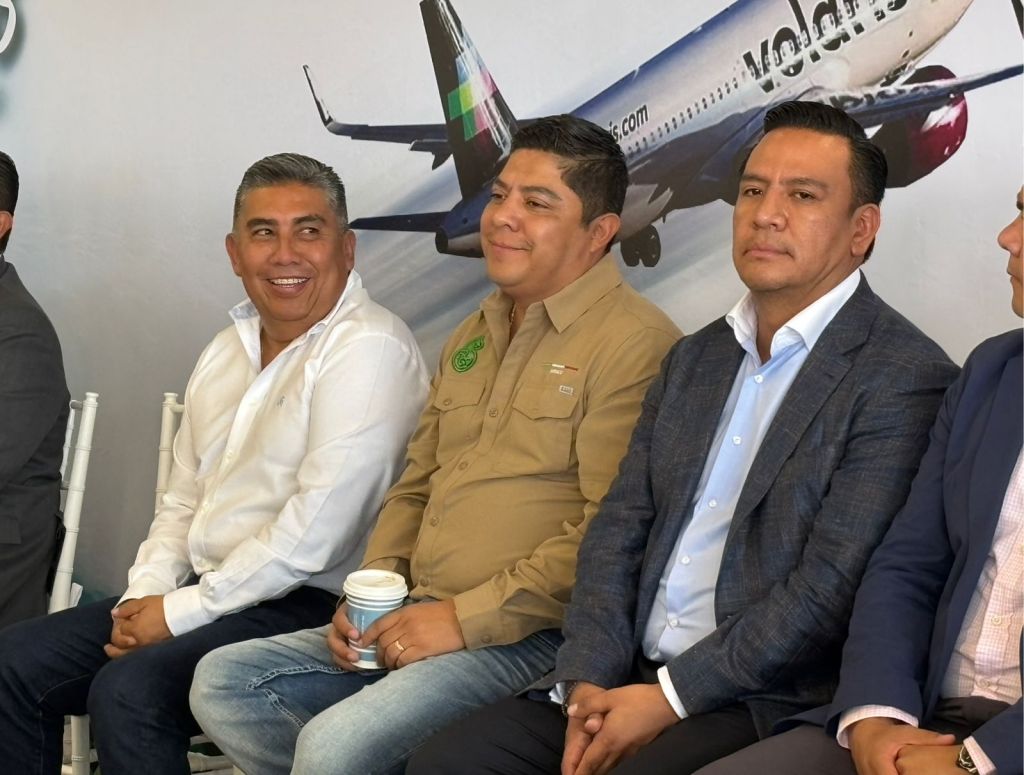 ✈️ ALCALDE DE SOLEDAD RECONOCE DINAMISMO CON ARRANQUE DE NUEVAS RUTAS INTERNACIONALES EN EL AEROPUERTO PONCIANO ARRIAGA 🌎