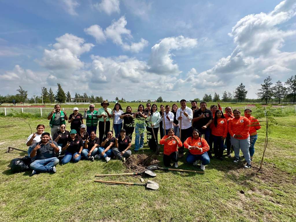 ESTADO Y MUNICIPIO REFORESTAN PARQUE LOS AZAHARES EN&nbsp;RIOVERDE