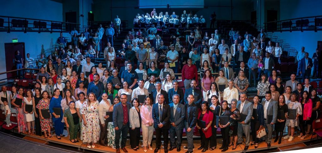 GOBIERNO ESTATAL RECONOCE A DOCENTES DEL SEER POR SU TRAYECTORIA Y&nbsp;DEDICACIÓN