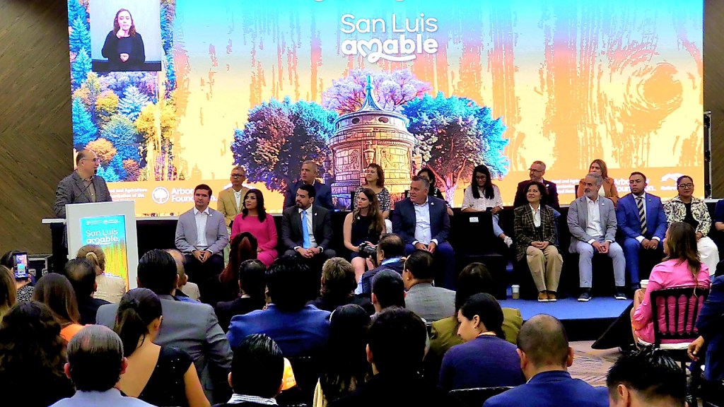 El alcalde Enrique Galindo Ceballos dio inicio al Foro Internacional Ciudad&nbsp;Árbol,