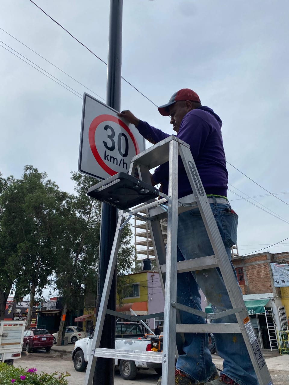 VILLA DE POZOS REFORZÓ SEGURIDAD VIAL CON NUEVA&nbsp;SEÑALÉTICA