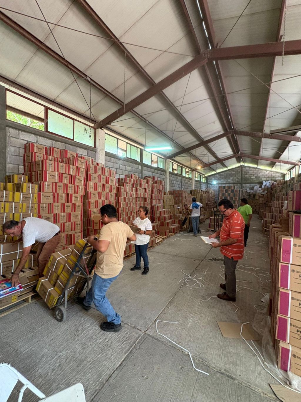 AVANZA RECEPCIÓN DE LIBROS DE TEXTO PARA EDUCACIÓN BÁSICA EN SAN&nbsp;LUIS