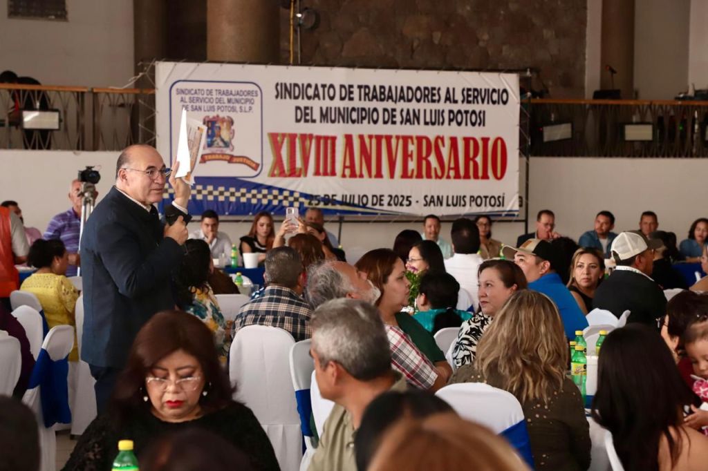 Justicia laboral a trabajadores municipales: Alcalde Galindo anuncia importante&nbsp;incremento