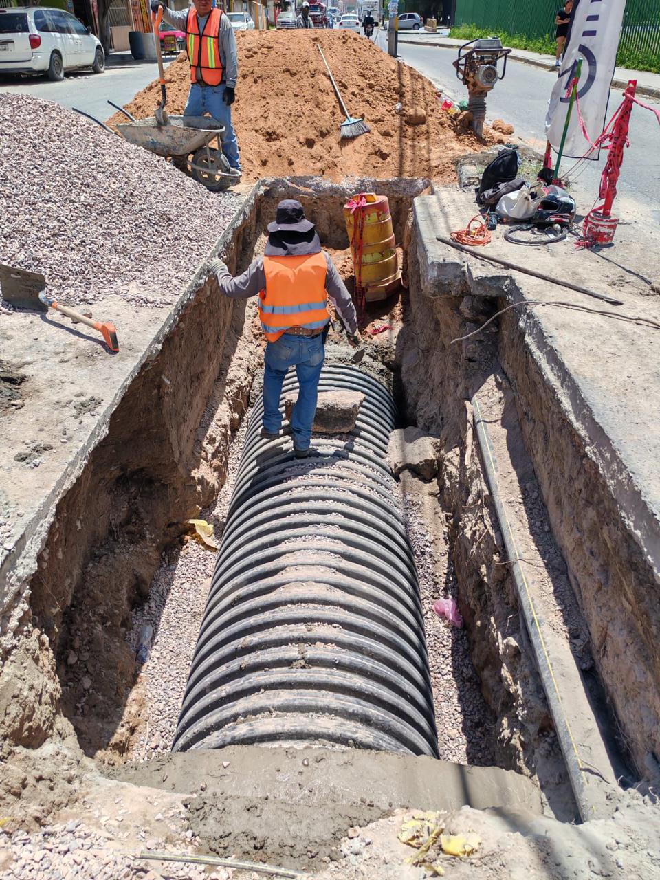 Interapas atiende socavón en avenida Adolfo López&nbsp;Mateos