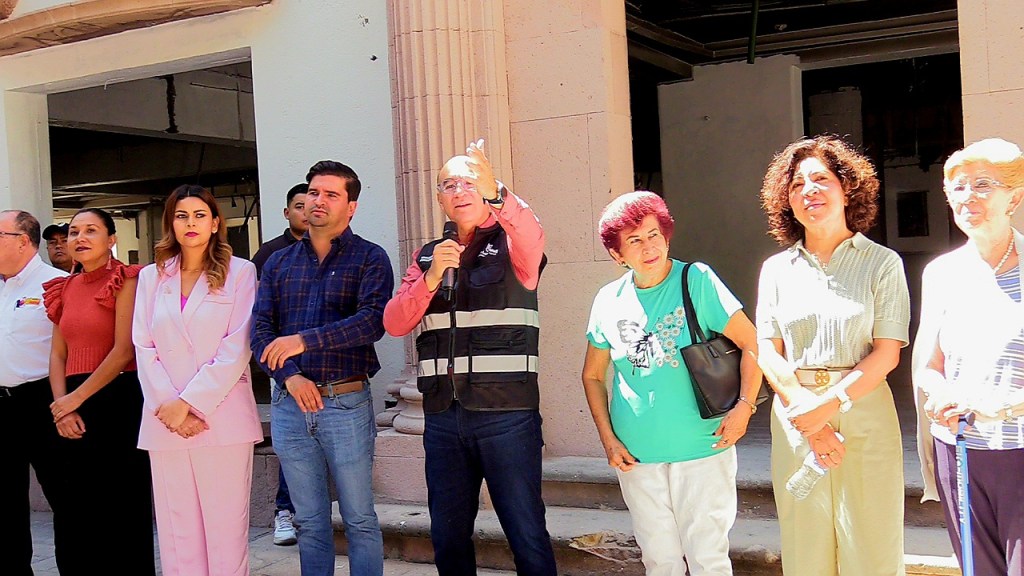 ALCALDE ENRIQUE GALINDO ENTREGO CASONA REMODELADA DE AV.&nbsp;CARRANZA