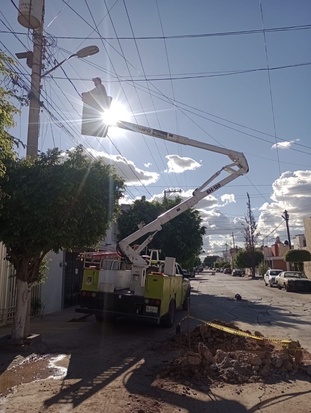 Gobierno de la Capital mejora alumbrado público en la calle Artículo&nbsp;123