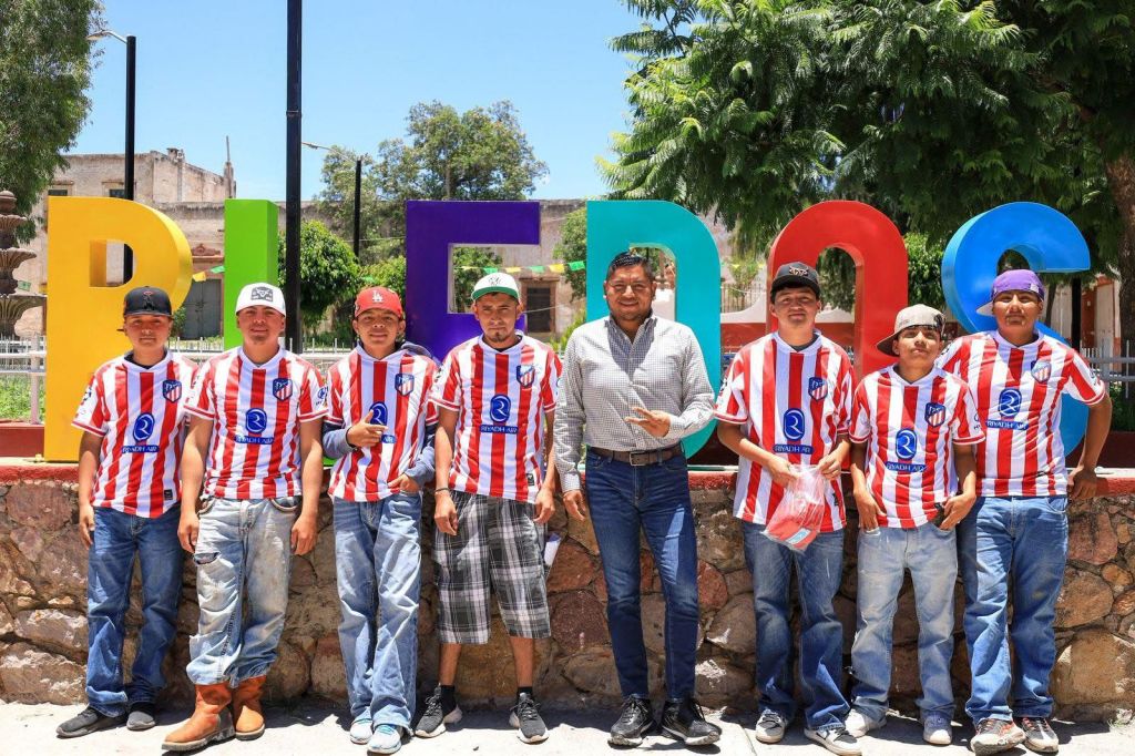 IMPULSA ISMAEL HERNÁNDEZ EL DEPORTE Y LOS VALORES ENTRE LA JUVENTUD DE BLEDOS