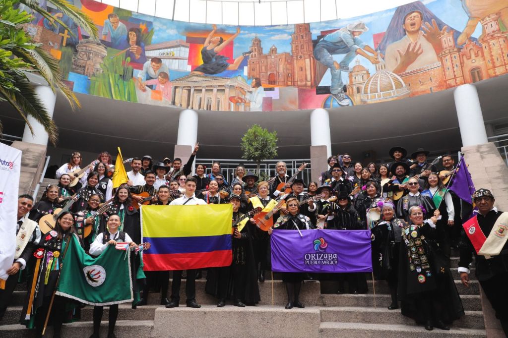 Tunas y Estudiantinas llenan de colorido y música la Unidad Administrativa&nbsp;Municipal