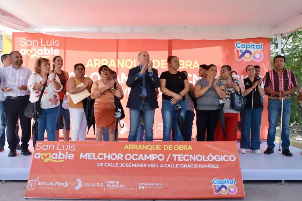 Vecinas de Plan Ponciano Arriaga agradecen al alcalde Enrique Galindo por la pavimentación en su&nbsp;colonia