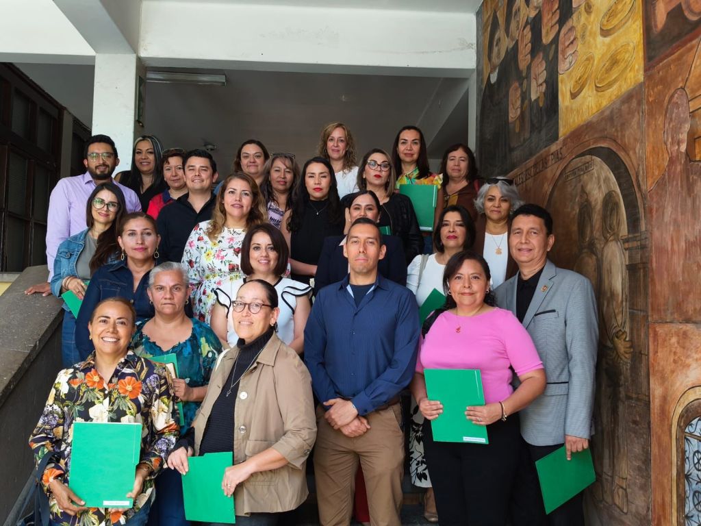 DOCENTES DE LA ESCUELA NORMAL DEL ESTADO RECIBEN&nbsp;RECONOCIMIENTO