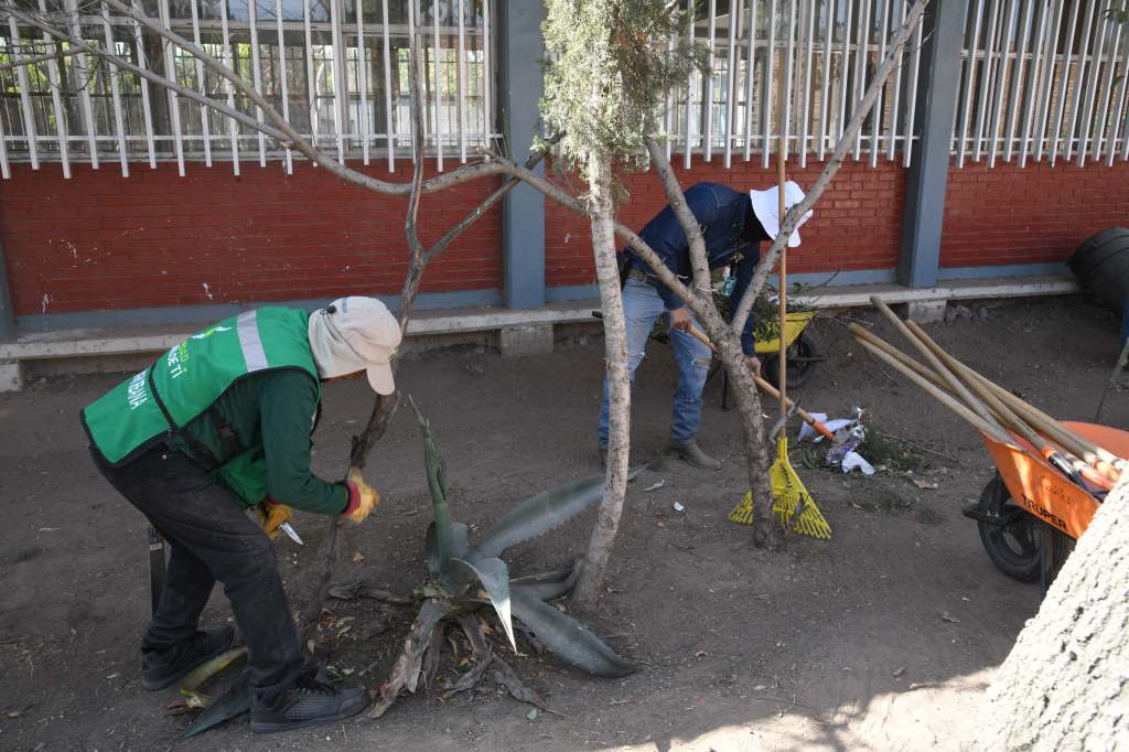 ATIENDE SOLEDAD SOLICITUDES ESCOLARES PARA DIGNIFICAR ESPACIOS EN PERIODO&nbsp;VACACIONAL