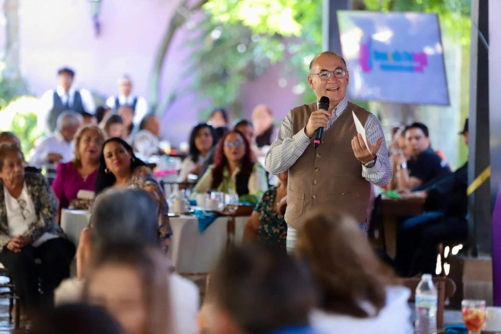  Alcalde Enrique Galindo se reúne con más de 200 promotoras culturales de&nbsp;colonias