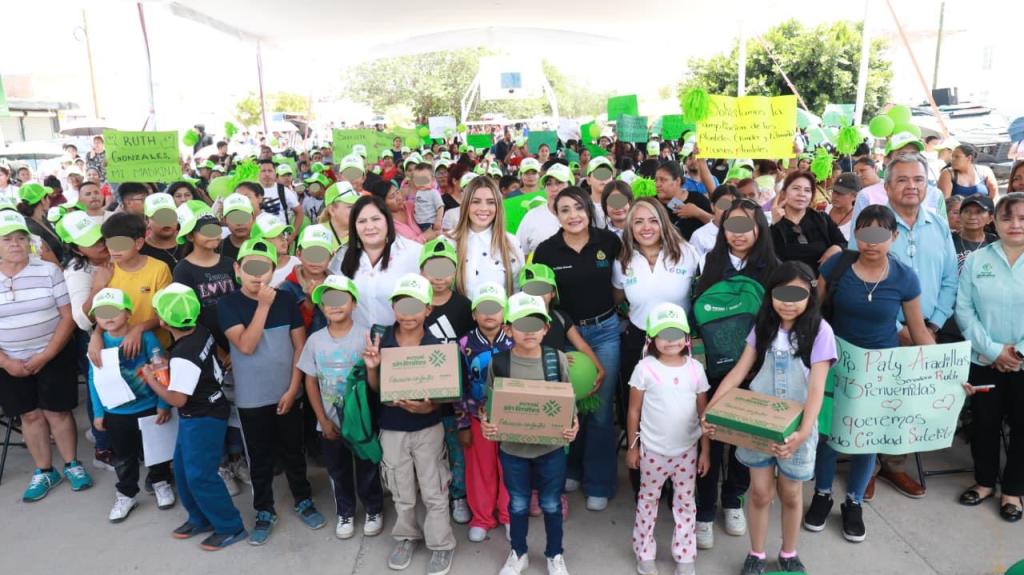 VILLA DE POZOS Y GOBIERNO DEL ESTADO ENTREGARON APOYOS ESCOLARES EN CIUDAD&nbsp;SATÉLITE
