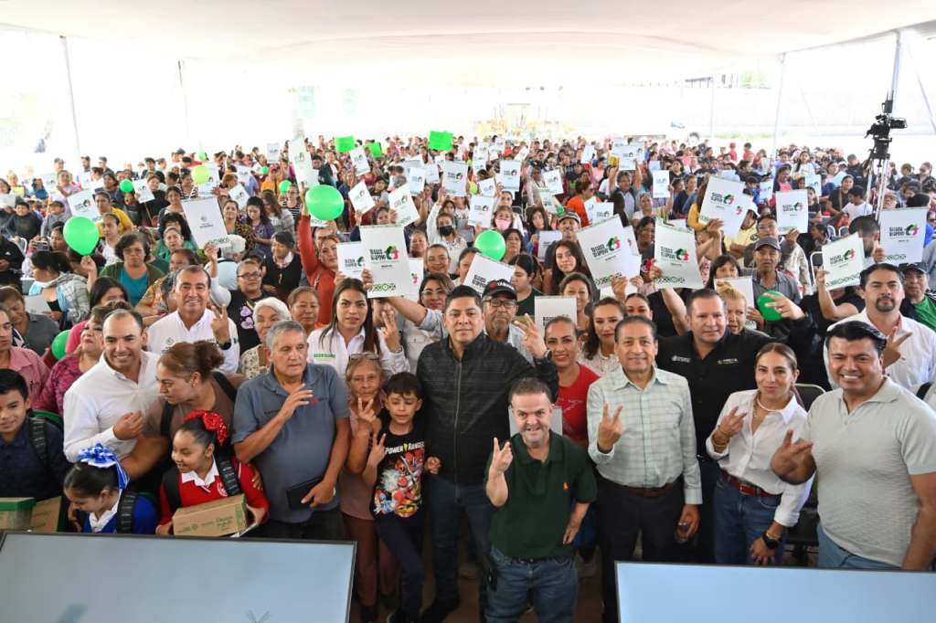 RICARDO GALLARDO FORTALECE A FAMILIAS DE LA PILA CON ENTREGA DE LOTES&nbsp;GRATUITOS