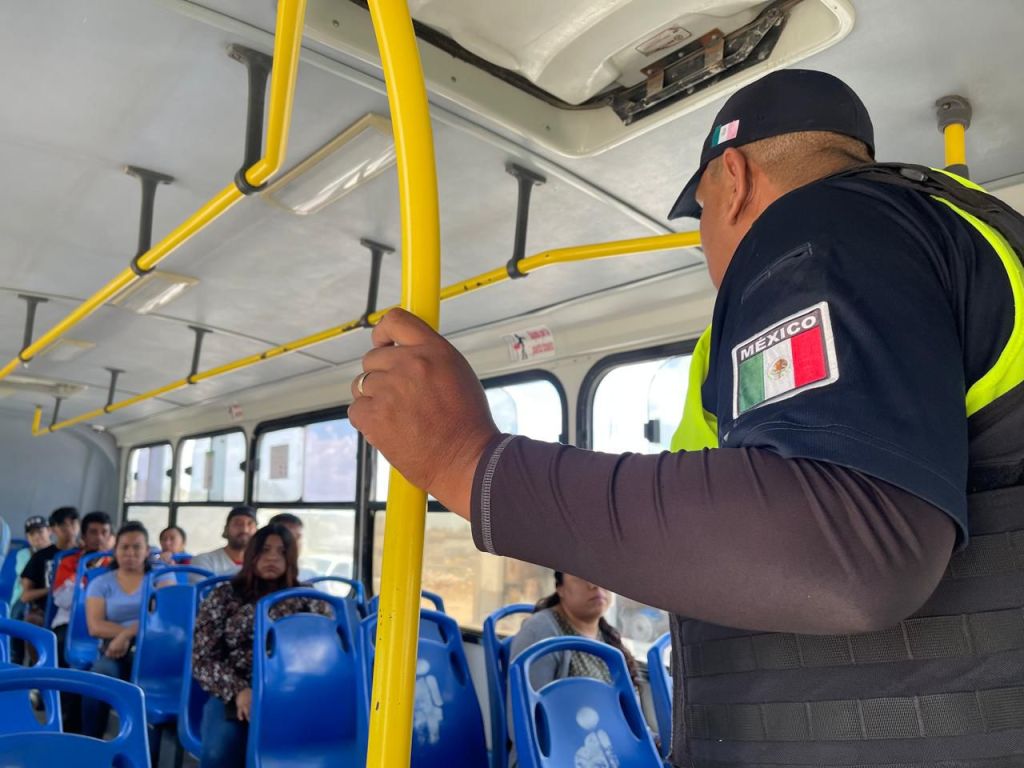 Policía Vial refuerza seguridad y movilidad en corredores viales y planteles&nbsp;educativos