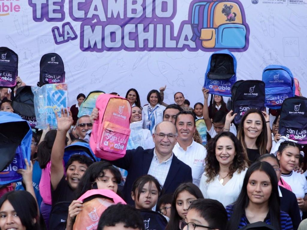 Alcalde Galindo arranca entrega de 30 mil mochilas y paquetes de útiles&nbsp;escolares
