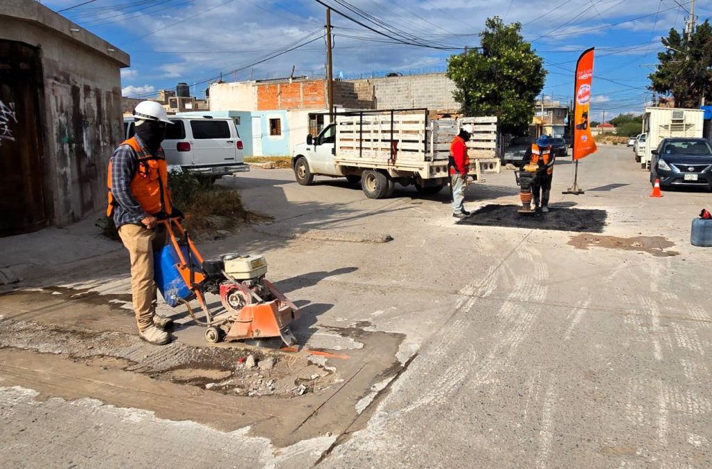 Gobierno de la Capital repara baches en día de asueto con el programa emergente Por Buen&nbsp;Camino