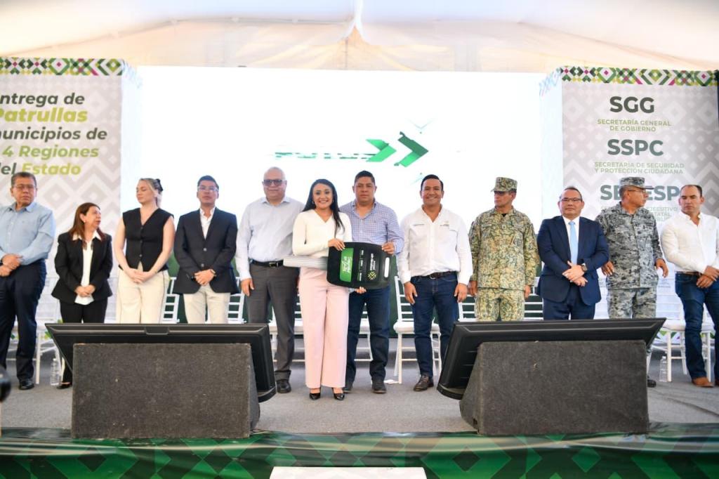 RICARDO GALLARDO ENTREGA 106 PATRULLAS A MUNICIPIOS PARA FORTALECER LA PAZ EN LAS CUATRO&nbsp;REGIONES