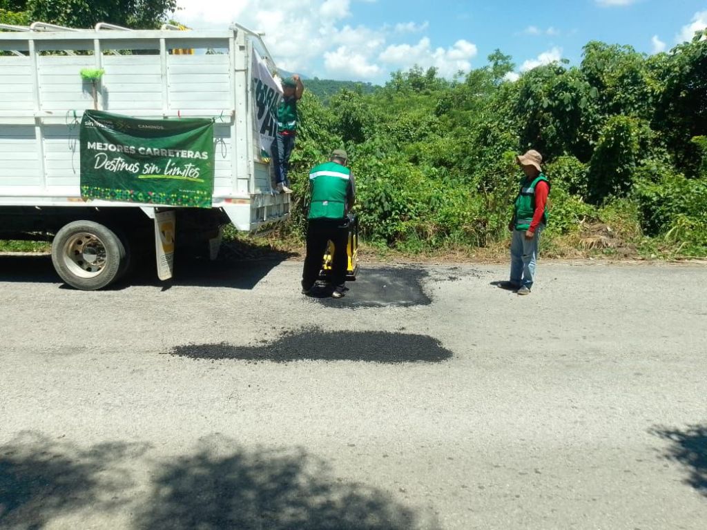 MOVILIDAD SIN LÍMITES CON CONSERVACIÓN DE CAMINOS EN&nbsp;TAMAZUNCHALE