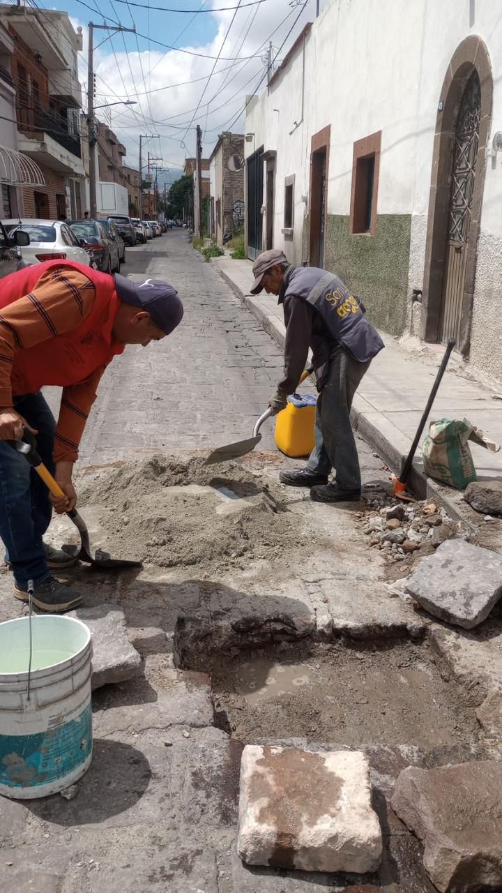 Intervienen la calle Anáhuac con labores de&nbsp;bacheo