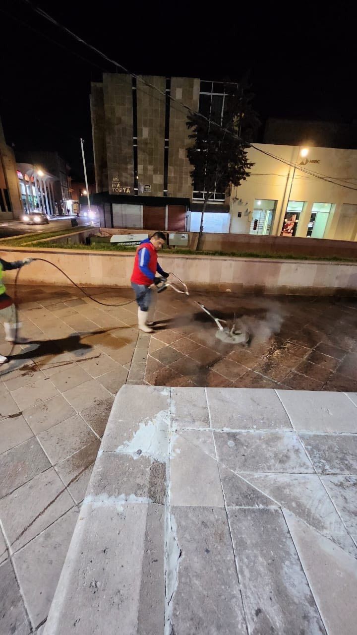 Mantiene ayuntamiento labores nocturnas de limpieza y mantenimiento&nbsp;urbano
