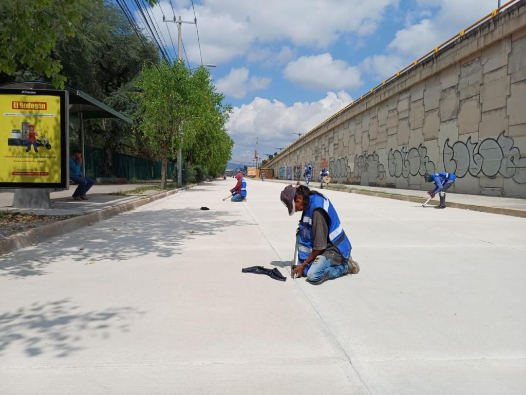 Rehabilitación de lateral sur de Salvador Nava, al 90%: incluye mejoras pluviales y nueva carpeta de&nbsp;concreto