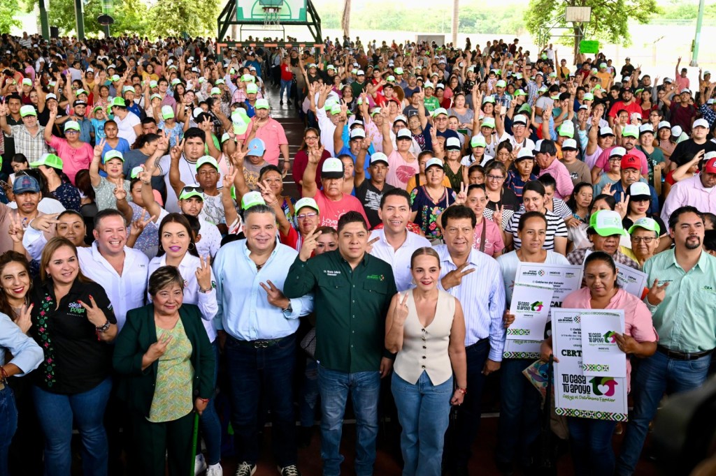 RICARDO GALLARDO ENTREGA 3 MIL LOTES GRATUITOS A FAMILIAS EN CIUDAD&nbsp;VALLE