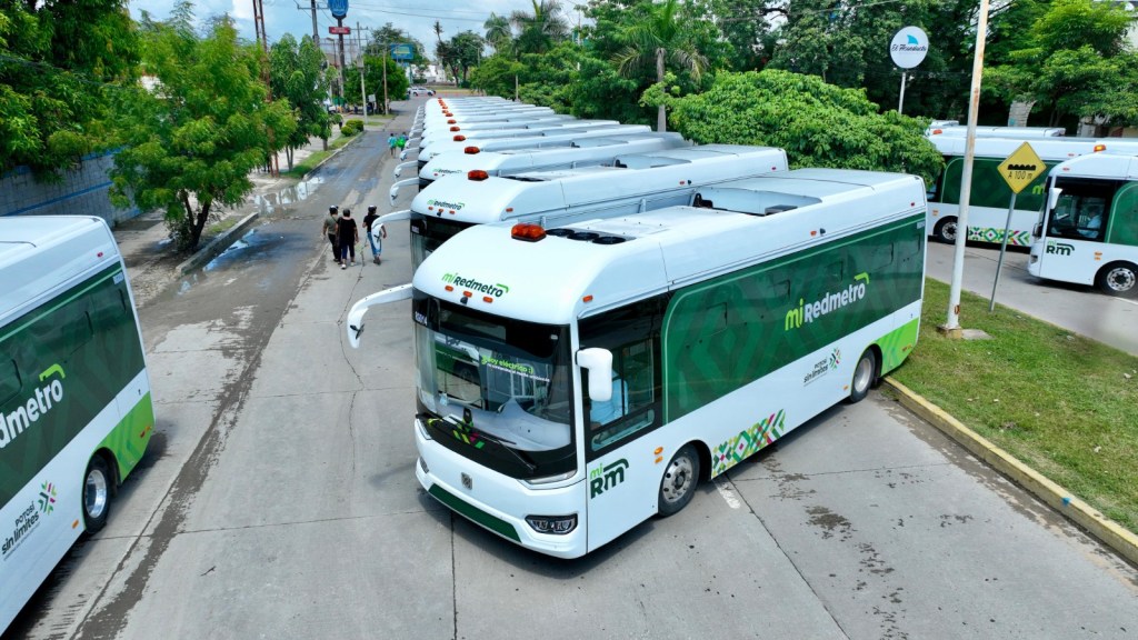 RICARDO GALLARDO HACE REALIDAD METRORED GRATUITO EN&nbsp;VALLES