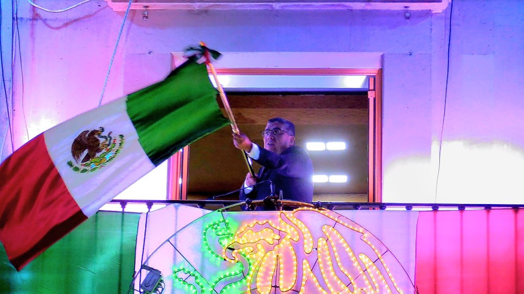 ALCALDE JUAN MANUEL NAVARRO MUÑIZ LLENÓ DE VIVAS Y ALEGRÍA LA NOCHE PATRIA EN&nbsp;SOLEDAD