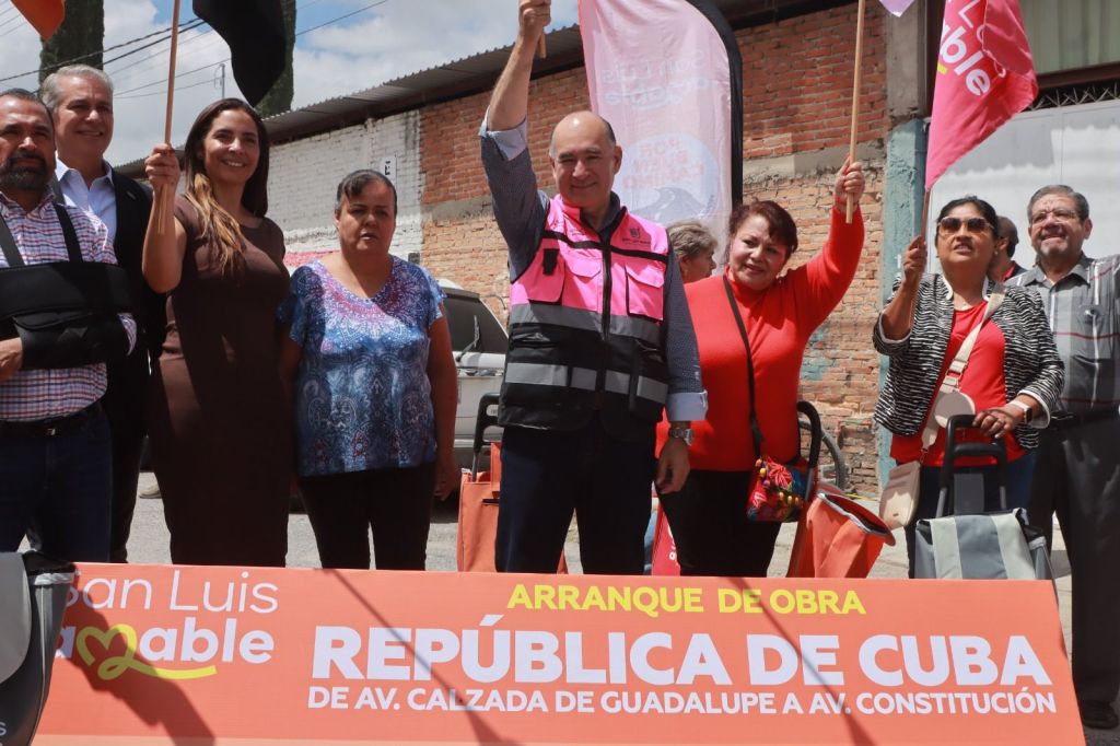 Alcalde Enrique Galindo da inicio a obra vial en la Satélite, la número 32 en un&nbsp;mes