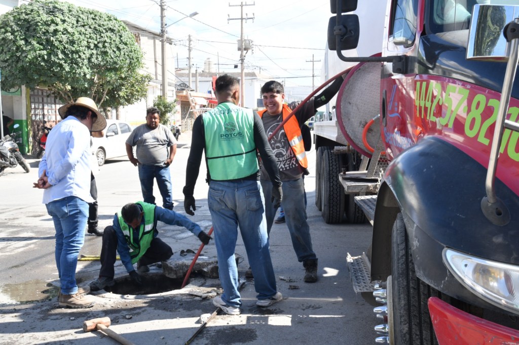GOBIERNO DE SOLEDAD INTERVIENE DRENAJE COLAPSADO EN VILLAS DEL POTOSÍ CON PROYECTO&nbsp;COORDINADO