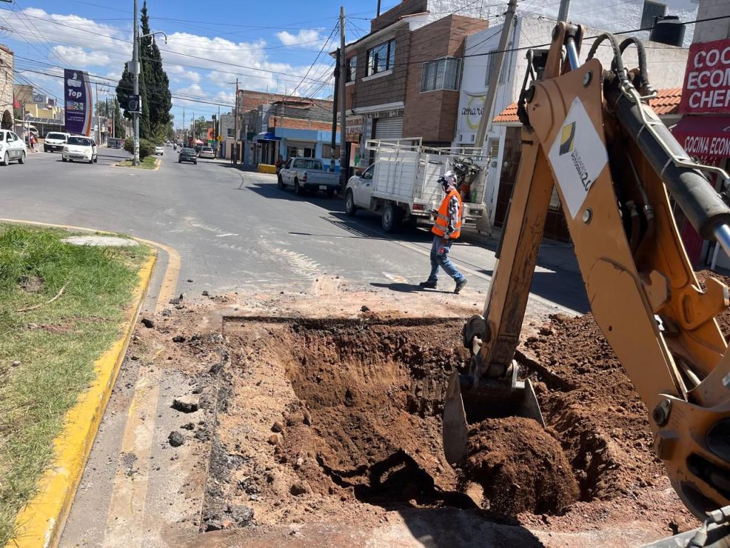 Gobierno de la Capital atiende reporte de hundimiento en avenida&nbsp;Morales-Saucito