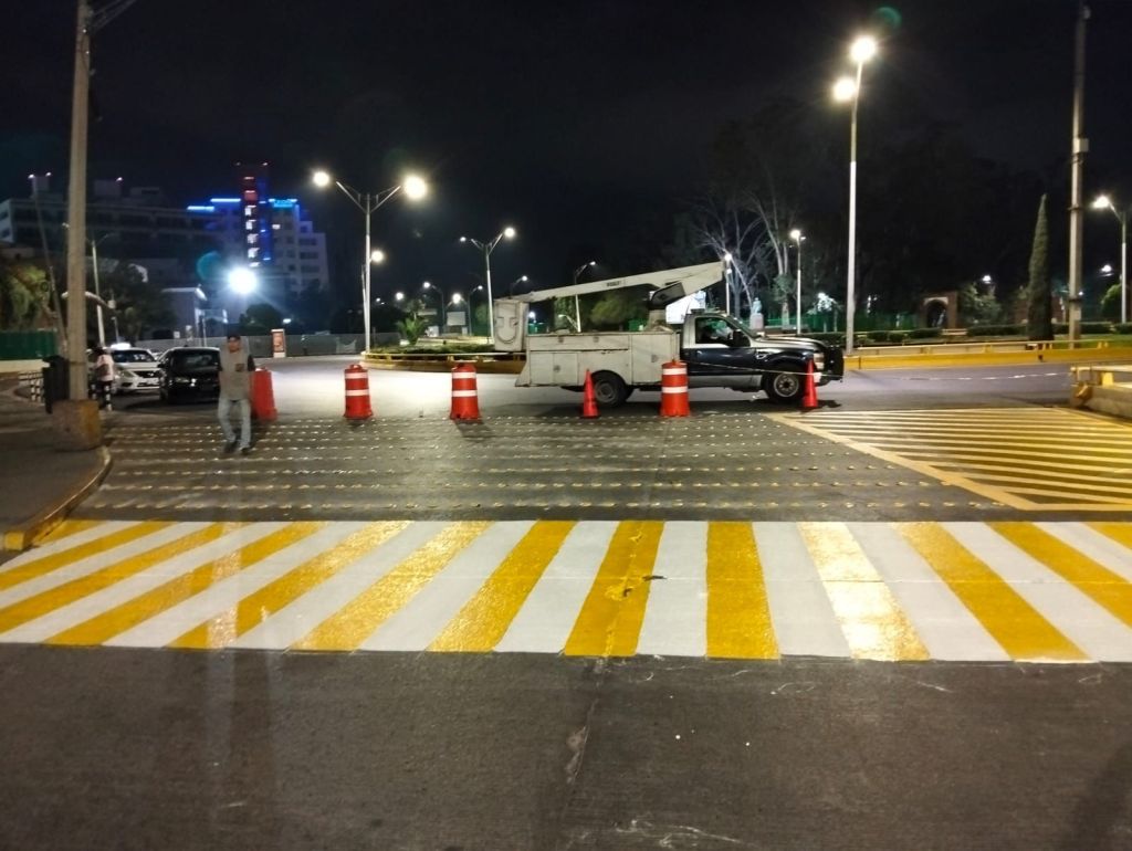 Policía Vial realiza trabajos de señalización de cruces seguros en la Glorieta González&nbsp;Bocanegra