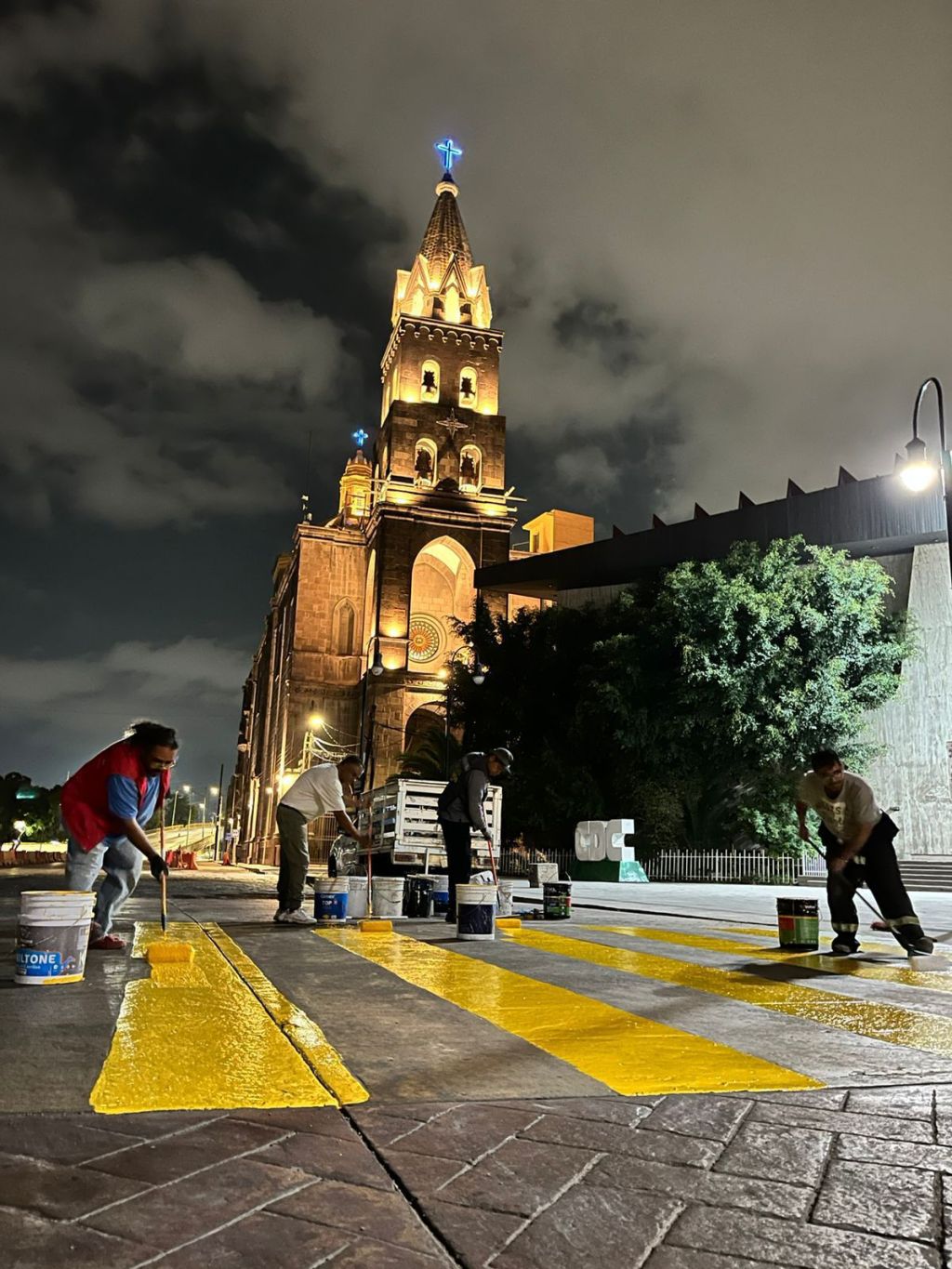 Ayuntamiento realiza mantenimiento nocturno en la avenida Universidad para mejorar seguridad&nbsp;vial