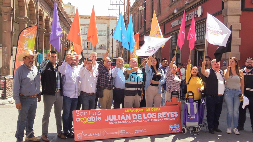 #VIDEO-EL ALCALDE ENRIQUE GALINDO DA BANDERAZO AL INICIO DE OBRA EN LA CALLE JULIÁN DE LOS&nbsp;REYES.