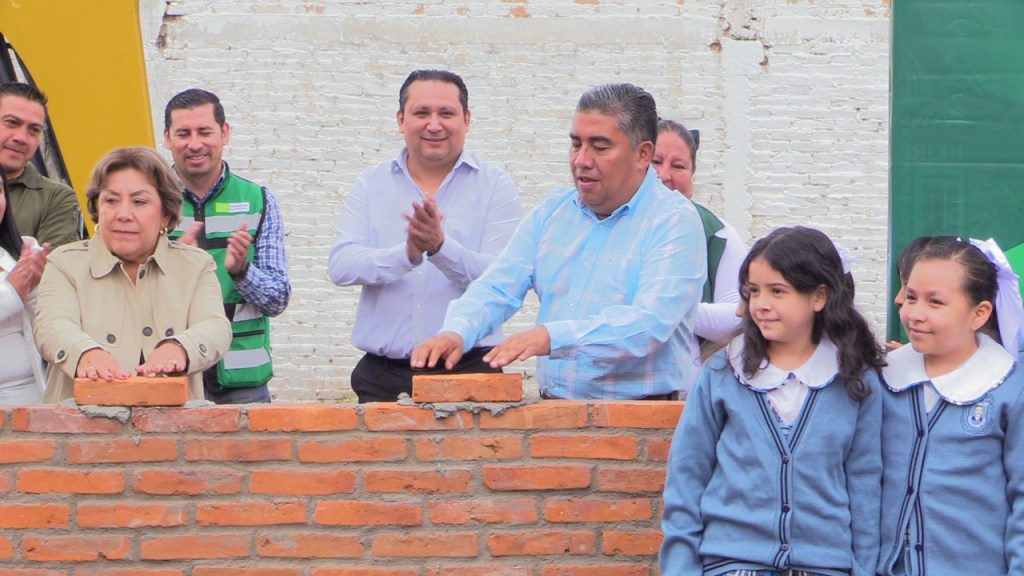 ALCALDE JUAN MANUEL NAVARRO ARRANCA CONSTRUCCIÓN DE AULAS EN PRIMARIA DE SAN JOSÉ DEL&nbsp;BARRO