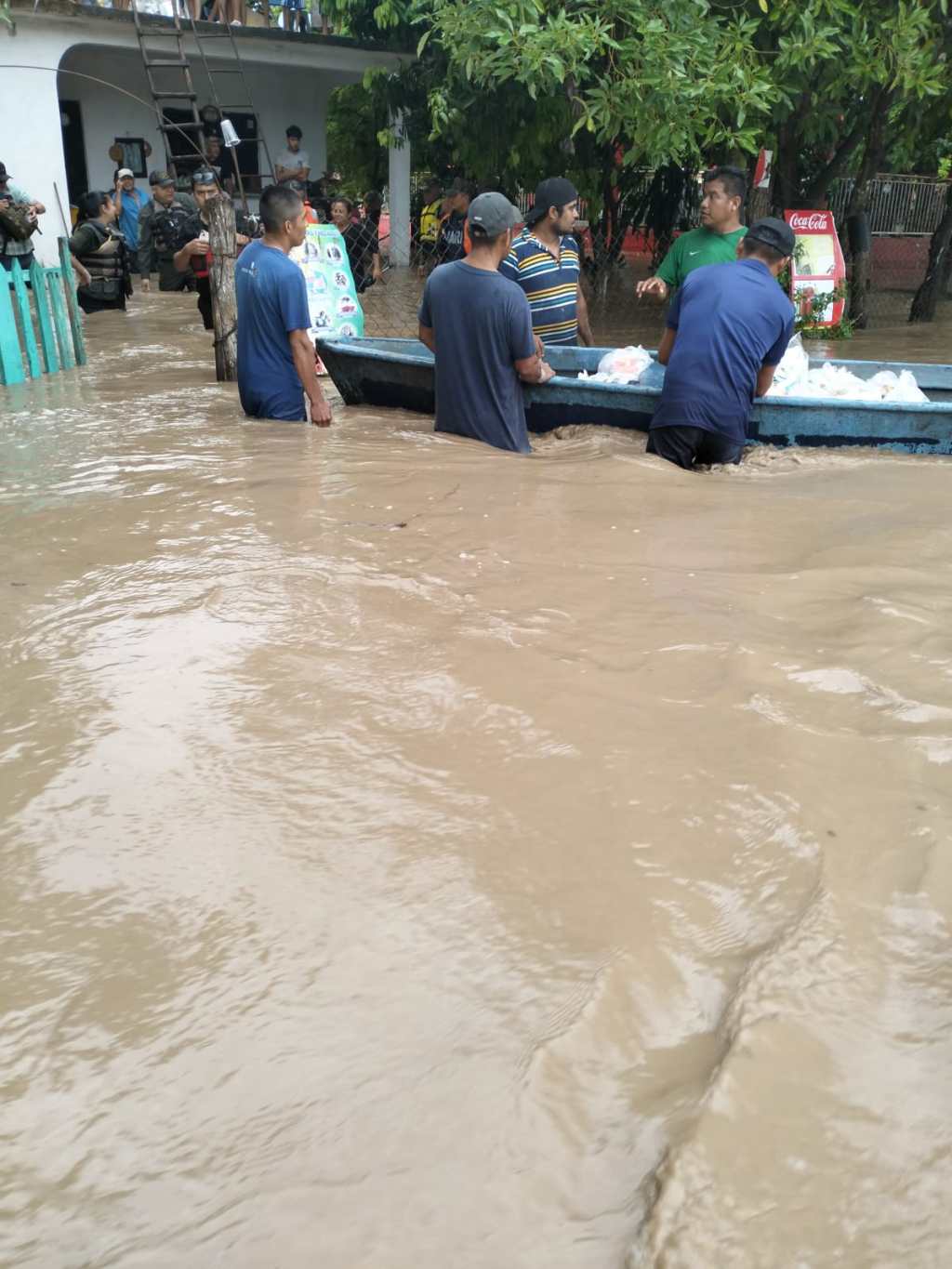 APOYA GOBIERNO ESTATAL A FAMILIAS AFECTADAS EN SAN&nbsp;VICENTE