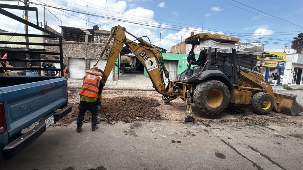 El Ayuntamiento de la Capital intensifica este lunes los trabajos de bacheo en más de 30 calles de toda la&nbsp;ciudad