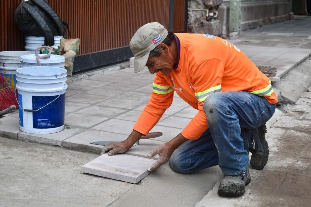 Gobierno de la Capital mejora la seguridad peatonal con trabajos de rehabilitación en calle&nbsp;Arista