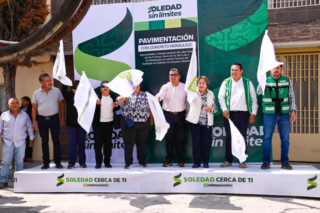 COLONIA LOS FRESNOS SERÁ PAVIMENTADA EN SU TOTALIDAD: JUAN MANUEL NAVARRO, AL ARRANCAR OTRA&nbsp;REHABILITACIÓN