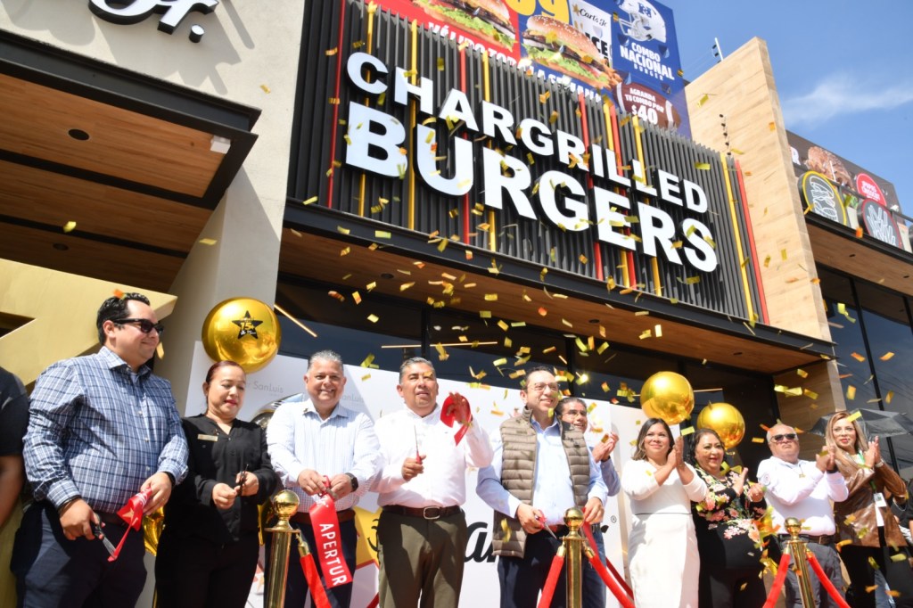 JUAN MANUEL NAVARRO DESTACA LA CONFIANZA EMPRESARIAL EN SOLEDAD, AL INAUGURAR NUEVA CARL`S&nbsp;JR