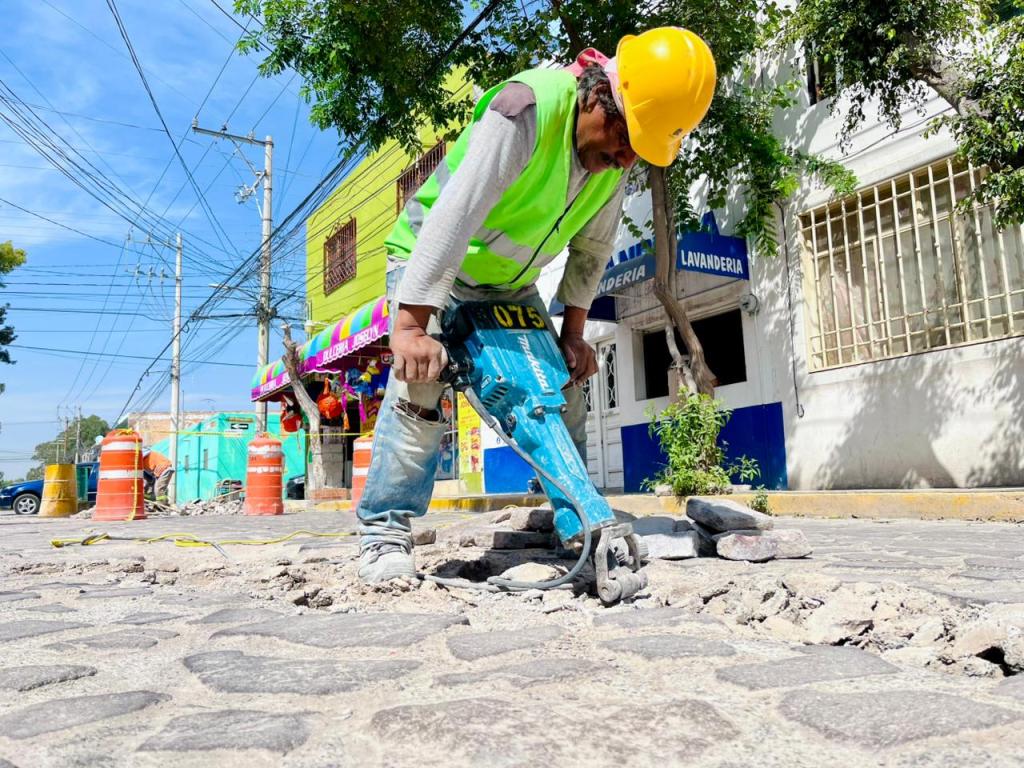 AVANZA PROGRAMA DE BACHEO EMERGENTE EN VILLA DE POZOS