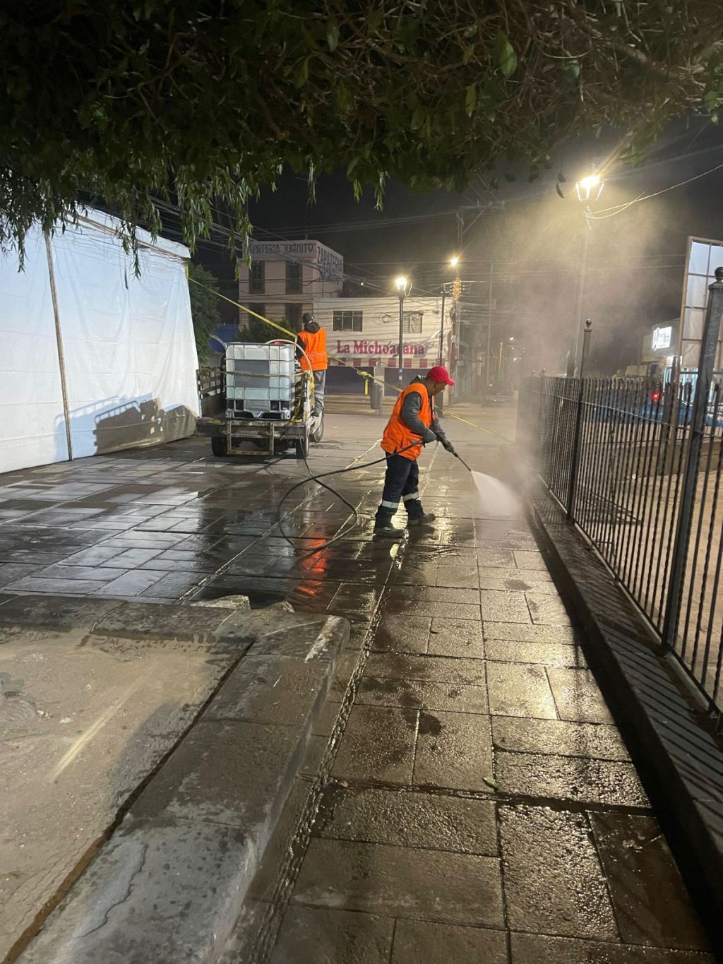 Gobierno de la Capital da mantenimiento integral a la plaza y atrio del templo El&nbsp;Saucito