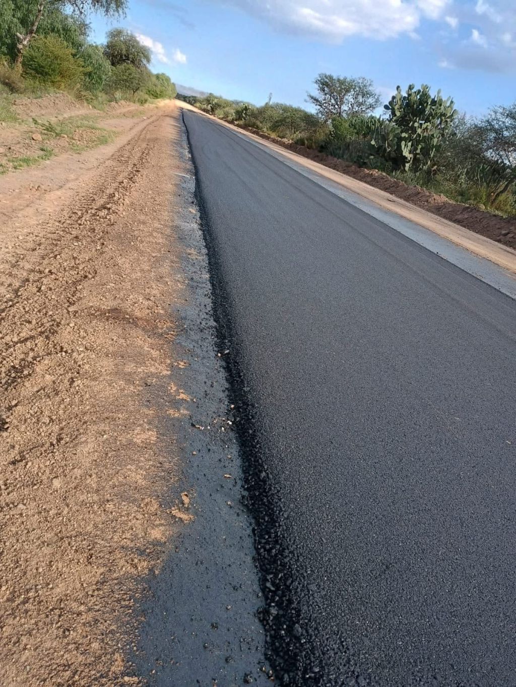 INICIA COLOCACIÓN DE CARPETA ASFÁLTICA EN IMPORTANTE VIALIDAD DE VILLA DE&nbsp;REYES