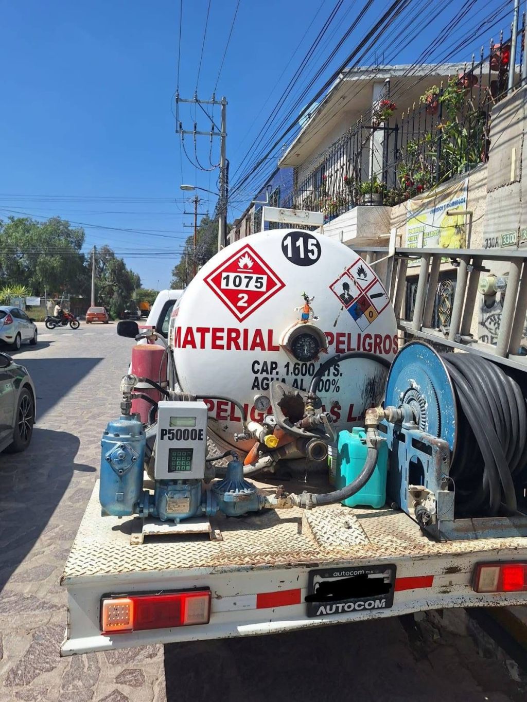 RETIRAN PIPA DE GAS LP QUE OPERABA EN CONDICIONES INSEGURAS EN VILLA DE POZOS