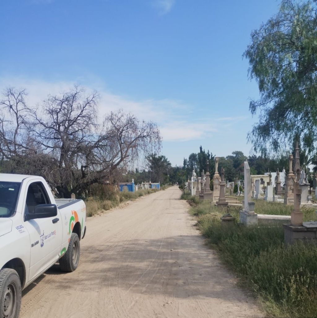 Gobierno de la Capital realiza renivelación de vialidades internas en el Panteón del&nbsp;Saucito